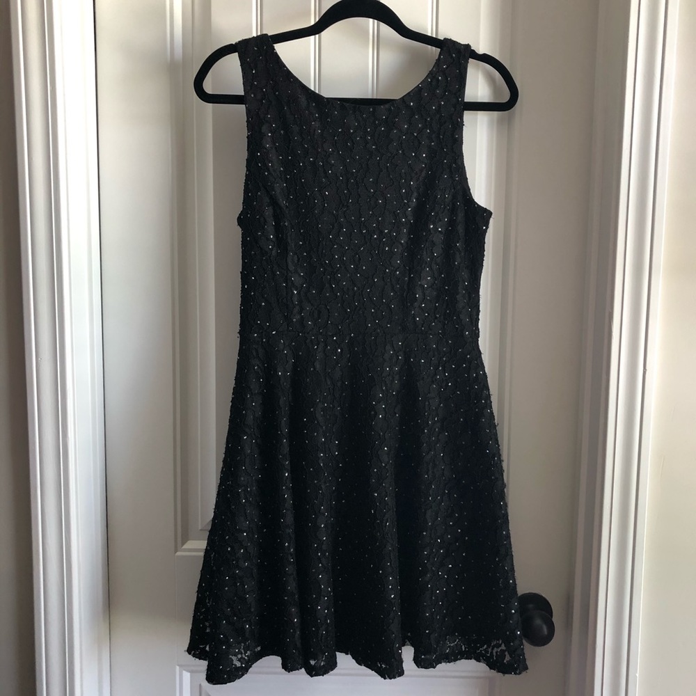 Black dress - Picture 3 of 6